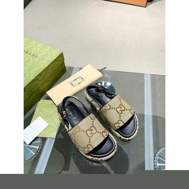G*u*i sandals
